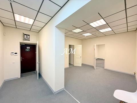 комерційна за адресою Ярославів Вал вул., 30/18