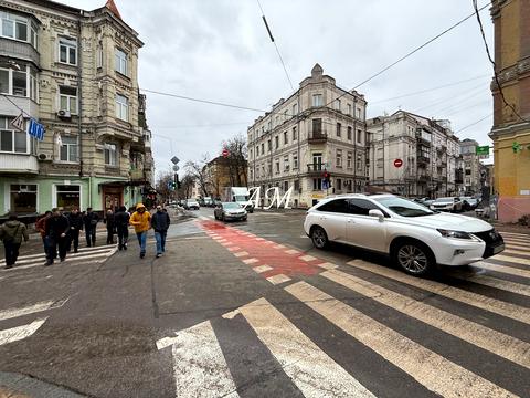 комерційна за адресою Ярославів Вал вул., 30/18
