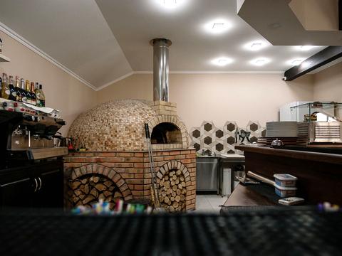 коммерческая по адресу Грушевського, 14Б