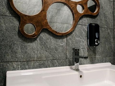 коммерческая по адресу Грушевського, 14Б