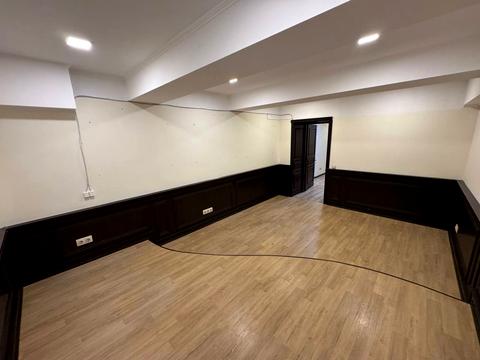комерційна за адресою Софіївська вул., 16/16