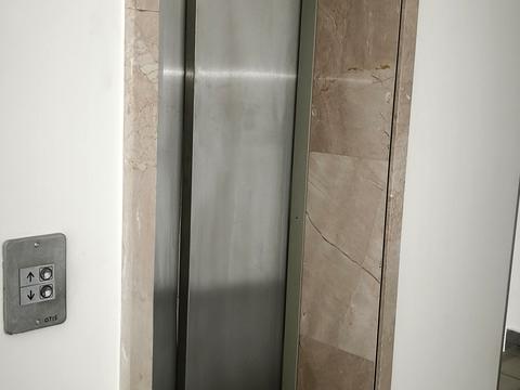 комерційна за адресою Олеся Гончара вул., 73