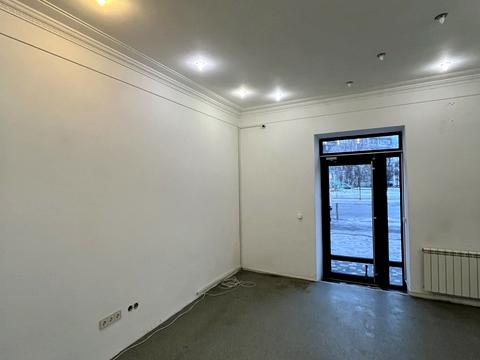 комерційна за адресою Севастопольська вул., 12/22