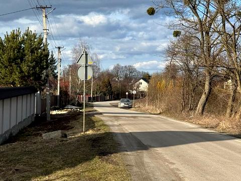 ділянка за адресою Володимира Івасюка вул., 2