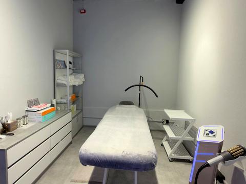 комерційна за адресою Михайла Максимовича вул. (Онуфрія Трутенка), 26-Г