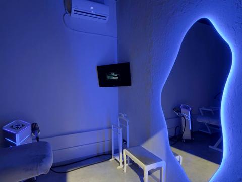 комерційна за адресою Михайла Максимовича вул. (Онуфрія Трутенка), 26-Г