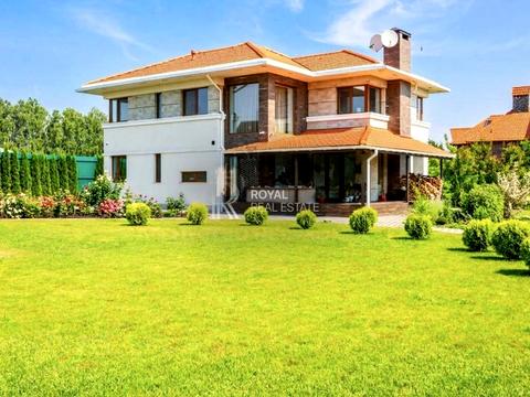 будинок за адресою Центральна, 1