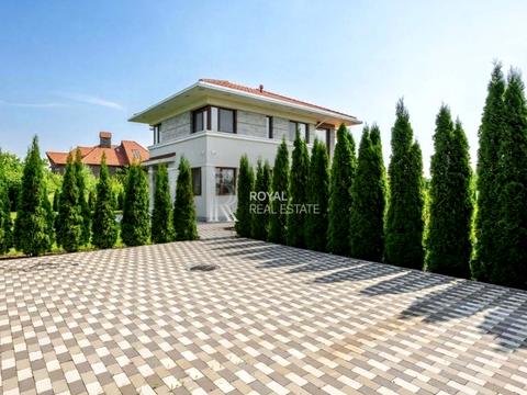 будинок за адресою Центральна, 1