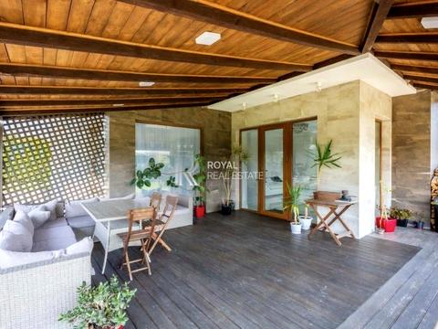 будинок за адресою Центральна, 1