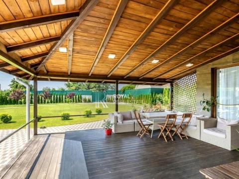 будинок за адресою Центральна, 1