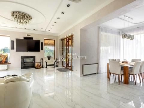 будинок за адресою Центральна, 1