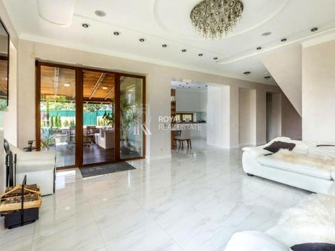 будинок за адресою Центральна, 1