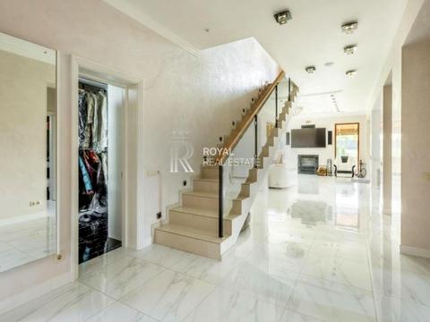 будинок за адресою Центральна, 1