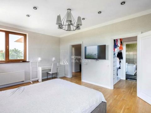 будинок за адресою Центральна, 1