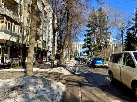 комерційна за адресою Директорії вул., 4