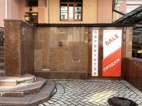 комерційна за адресою Воздвиженська вул., 20