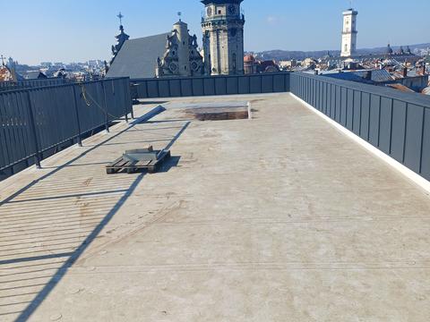 комерційна за адресою Площа Митна, 6