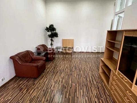 комерційна за адресою Костельна вул., 8