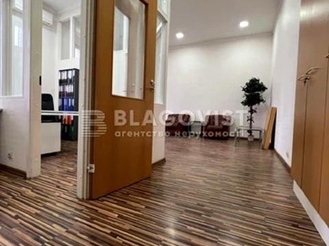 комерційна за адресою Костельна вул., 8