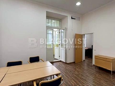 комерційна за адресою Костельна вул., 8