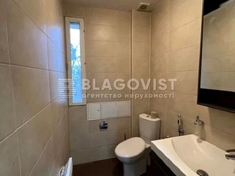 комерційна за адресою Костельна вул., 8