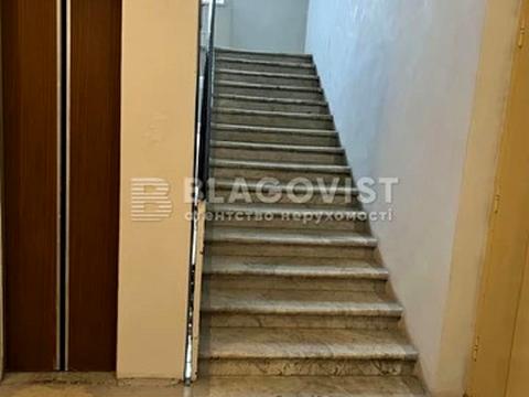 комерційна за адресою Костельна вул., 8