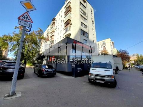комерційна за адресою Євгена Коновальця вул. (Щорса), 15 к4