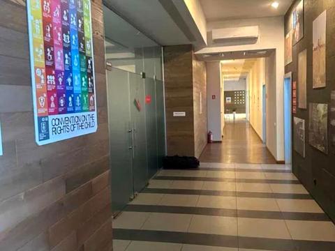 комерційна за адресою Дмитра Яворницького просп. (Карла Маркса), 1-А