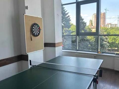 комерційна за адресою Дмитра Яворницького просп. (Карла Маркса), 1-А