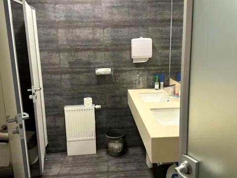 комерційна за адресою Дмитра Яворницького просп. (Карла Маркса), 1-А