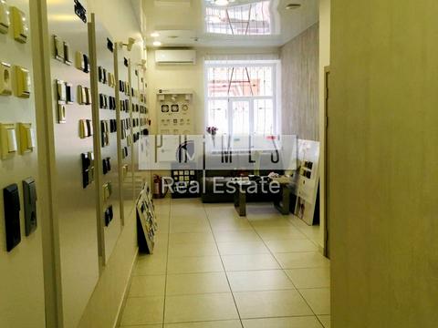 комерційна за адресою Воздвиженська вул., 20
