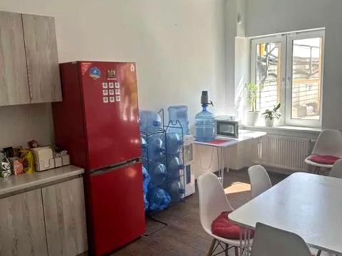 комерційна за адресою Дмитра Яворницького просп. (Карла Маркса), 1-А