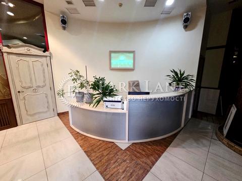 комерційна за адресою Київ, Саперно-Слобідська вул., 8