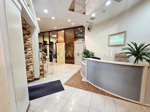 комерційна за адресою Саперно-Слобідська вул., 8