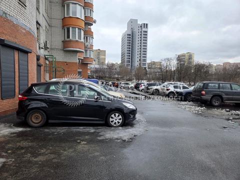 комерційна за адресою Київ, Саперно-Слобідська вул., 8