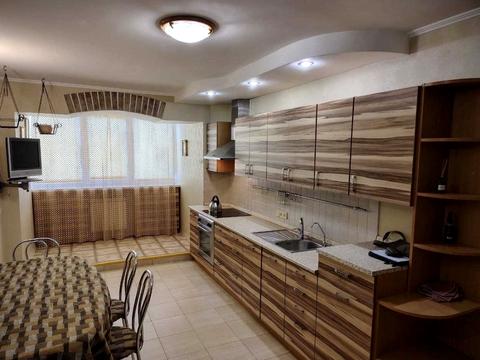 квартира за адресою Святошинська пл., 1