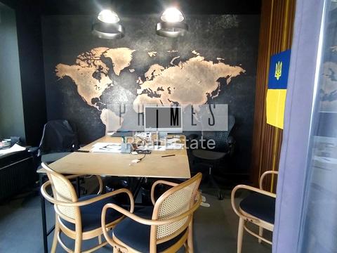 комерційна за адресою Богдана Хмельницького вул., 19-21