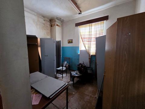 комерційна за адресою Фанерна вул., 1
