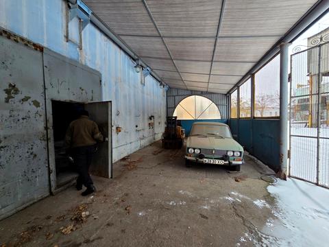 комерційна за адресою Фанерна вул., 1
