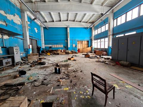 комерційна за адресою Фанерна вул., 1