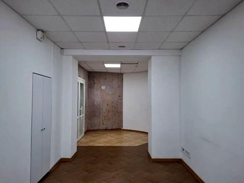комерційна за адресою Новонаводницька вул. (Лаврська), 16