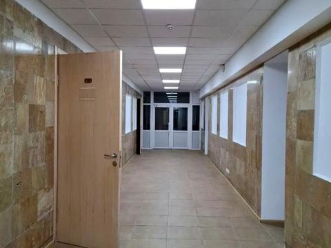 комерційна за адресою Новонаводницька вул. (Лаврська), 16