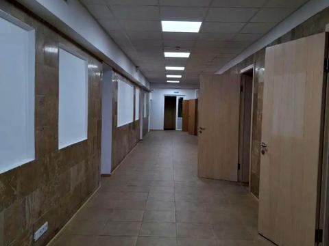 комерційна за адресою Новонаводницька вул. (Лаврська), 16