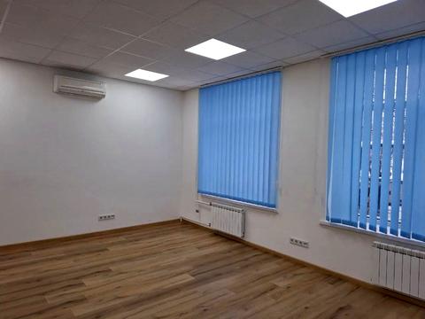 комерційна за адресою Новонаводницька вул. (Лаврська), 16