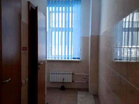 комерційна за адресою Новонаводницька вул. (Лаврська), 16