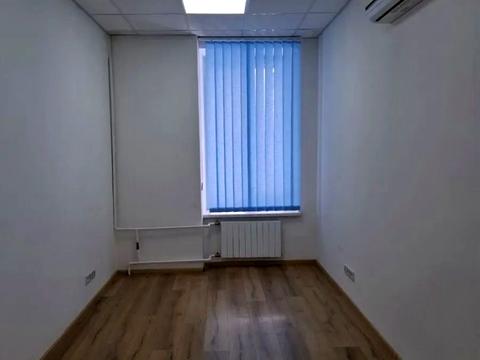 комерційна за адресою Новонаводницька вул. (Лаврська), 16