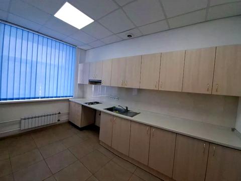 комерційна за адресою Новонаводницька вул. (Лаврська), 16