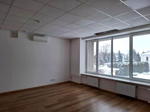 комерційна за адресою Новонаводницька вул. (Лаврська), 16