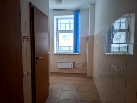комерційна за адресою Новонаводницька вул. (Лаврська), 16