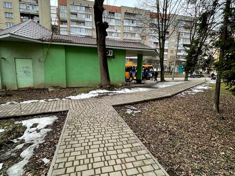коммерческая по адресу Коновальця, 145